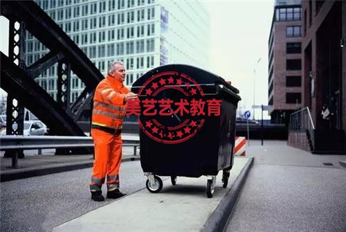 他们发现，垃圾箱竟然还可以当单反用！