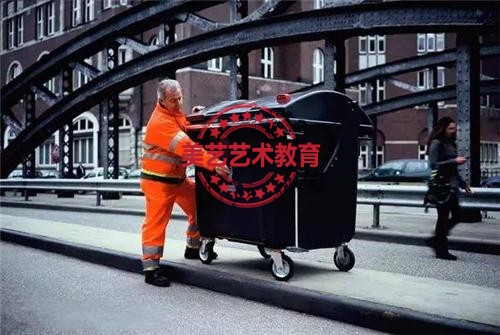 他们发现，垃圾箱竟然还可以当单反用！