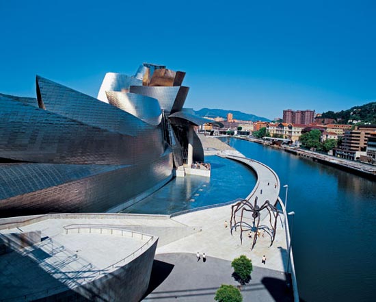 关于FRANK GEHRY的建筑解构主义